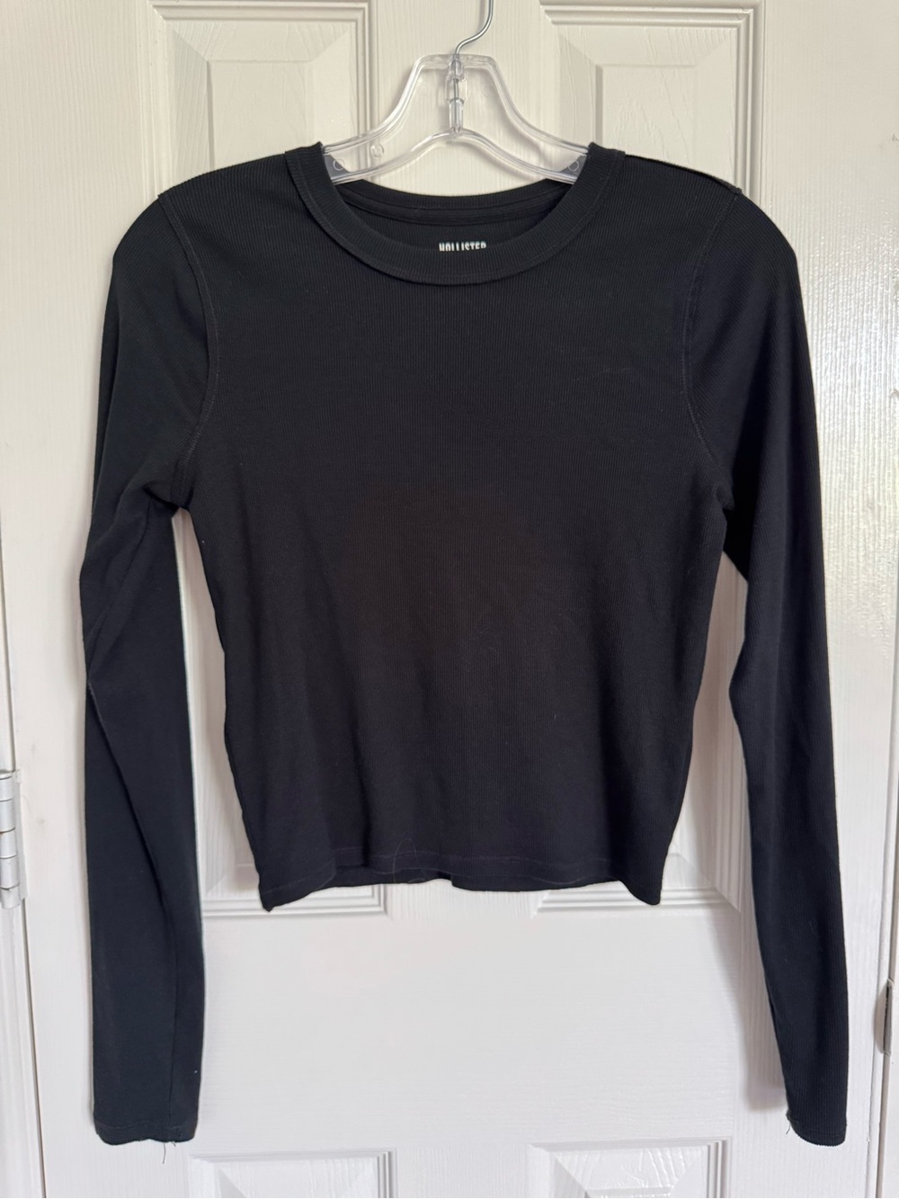 Hollister Black Long-Sleeve Crewneck Top